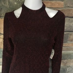 NWT/ Ladies/ 3/4 sleeve, Women’s cold shoulder Top